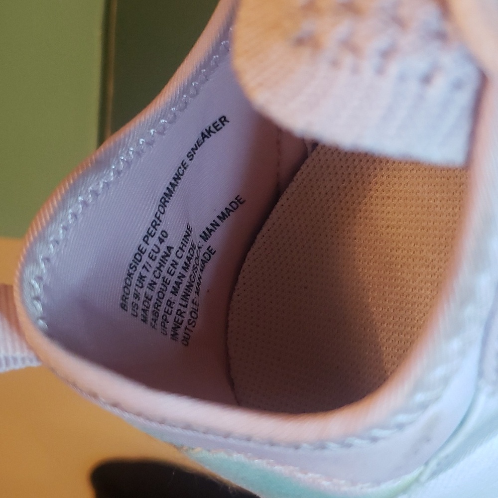 Brookside Performance Sneakers - Picture 5 of 6